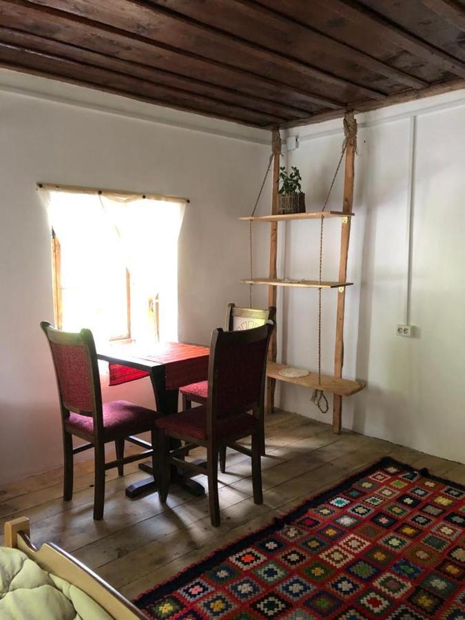 Guesthouse Kujtimi เธทธ์ ภายนอก รูปภาพ