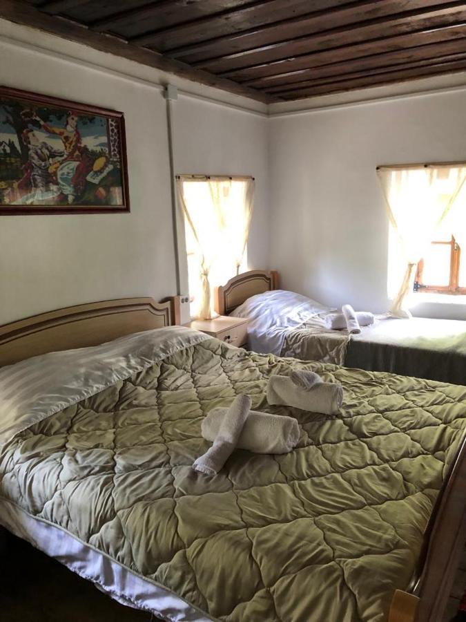 Guesthouse Kujtimi เธทธ์ ภายนอก รูปภาพ