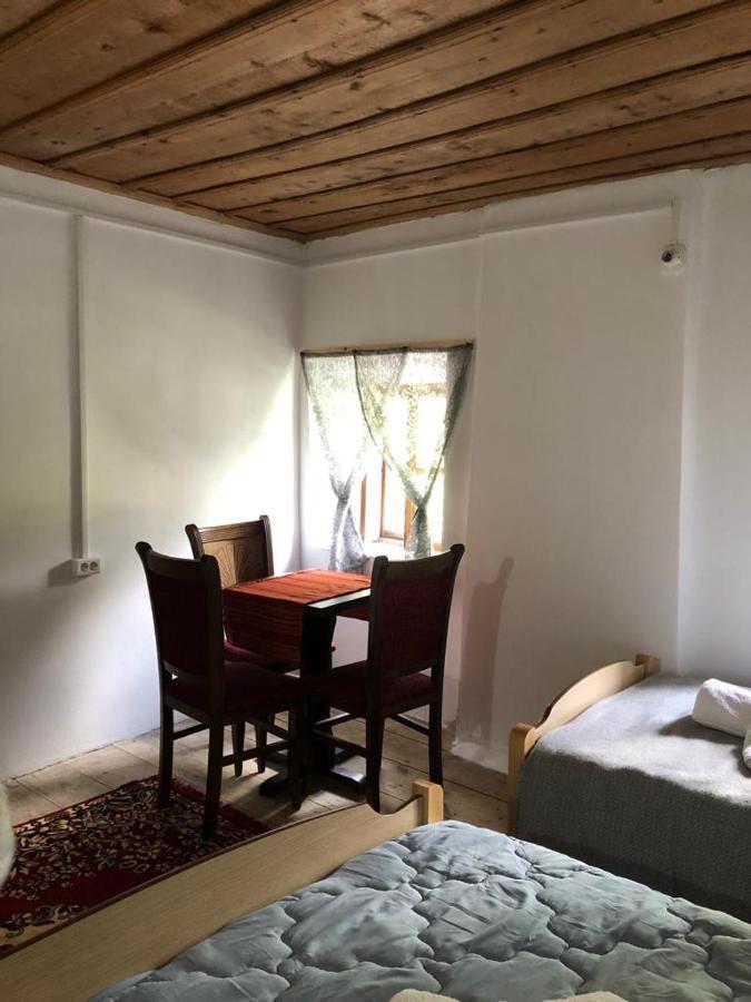 Guesthouse Kujtimi เธทธ์ ภายนอก รูปภาพ