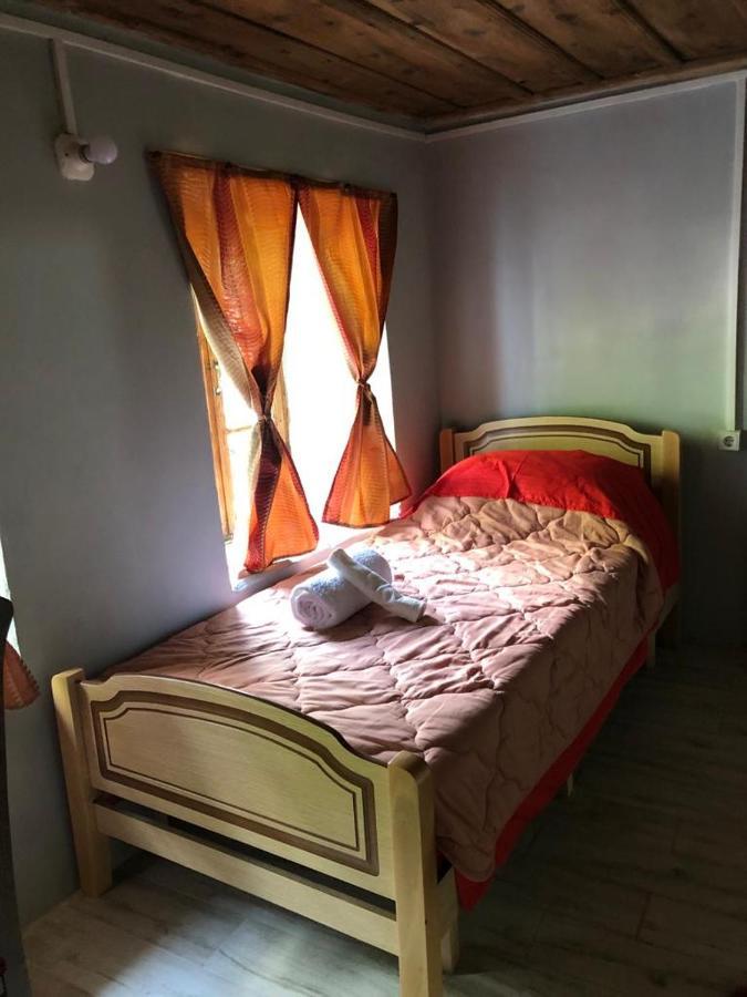 Guesthouse Kujtimi เธทธ์ ภายนอก รูปภาพ