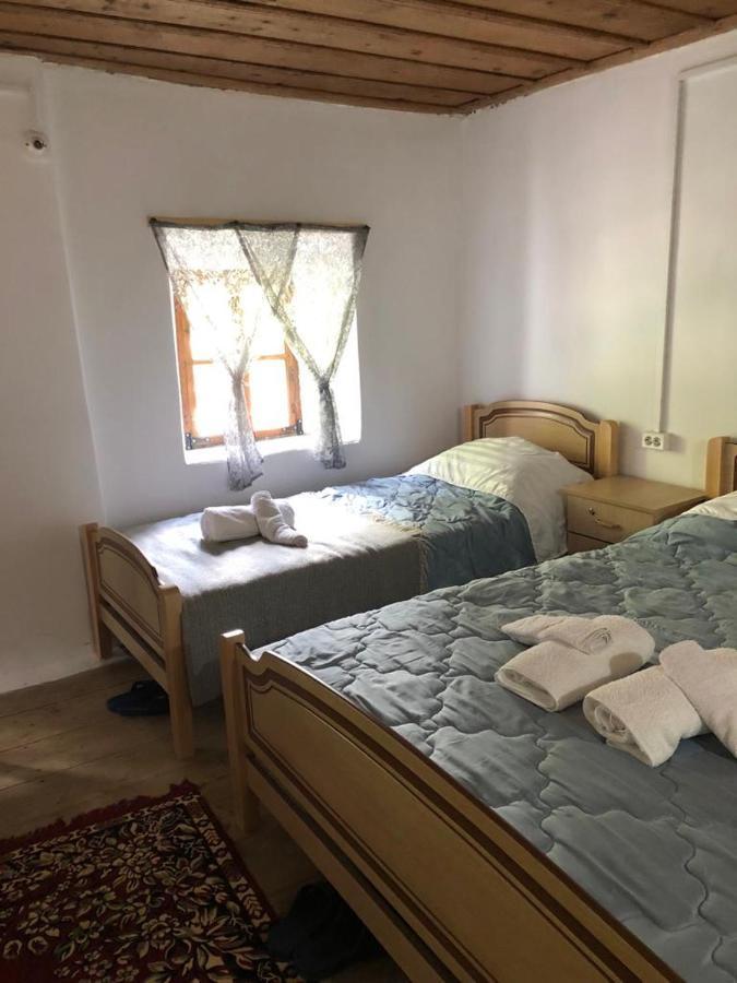 Guesthouse Kujtimi เธทธ์ ภายนอก รูปภาพ
