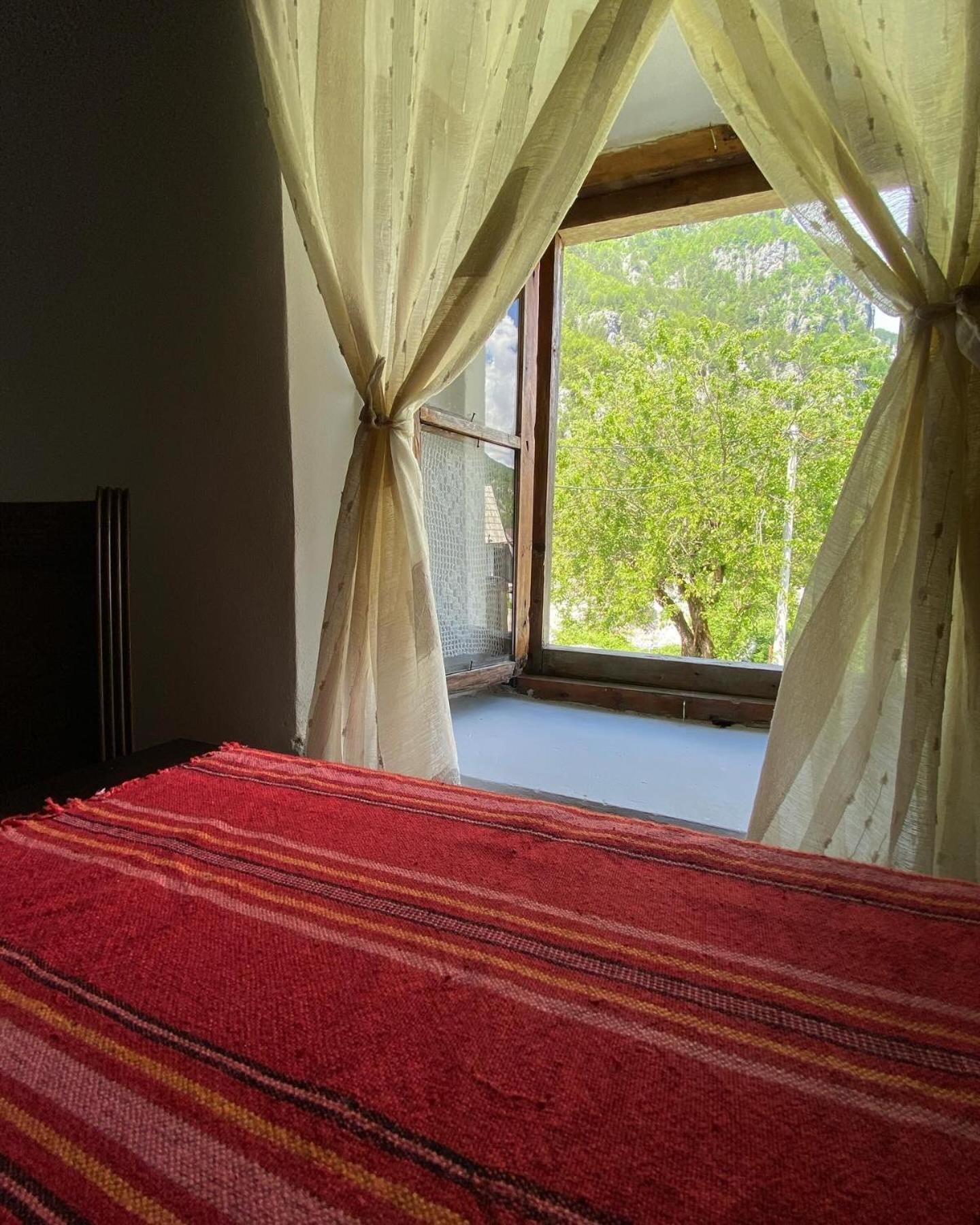 Guesthouse Kujtimi เธทธ์ ภายนอก รูปภาพ