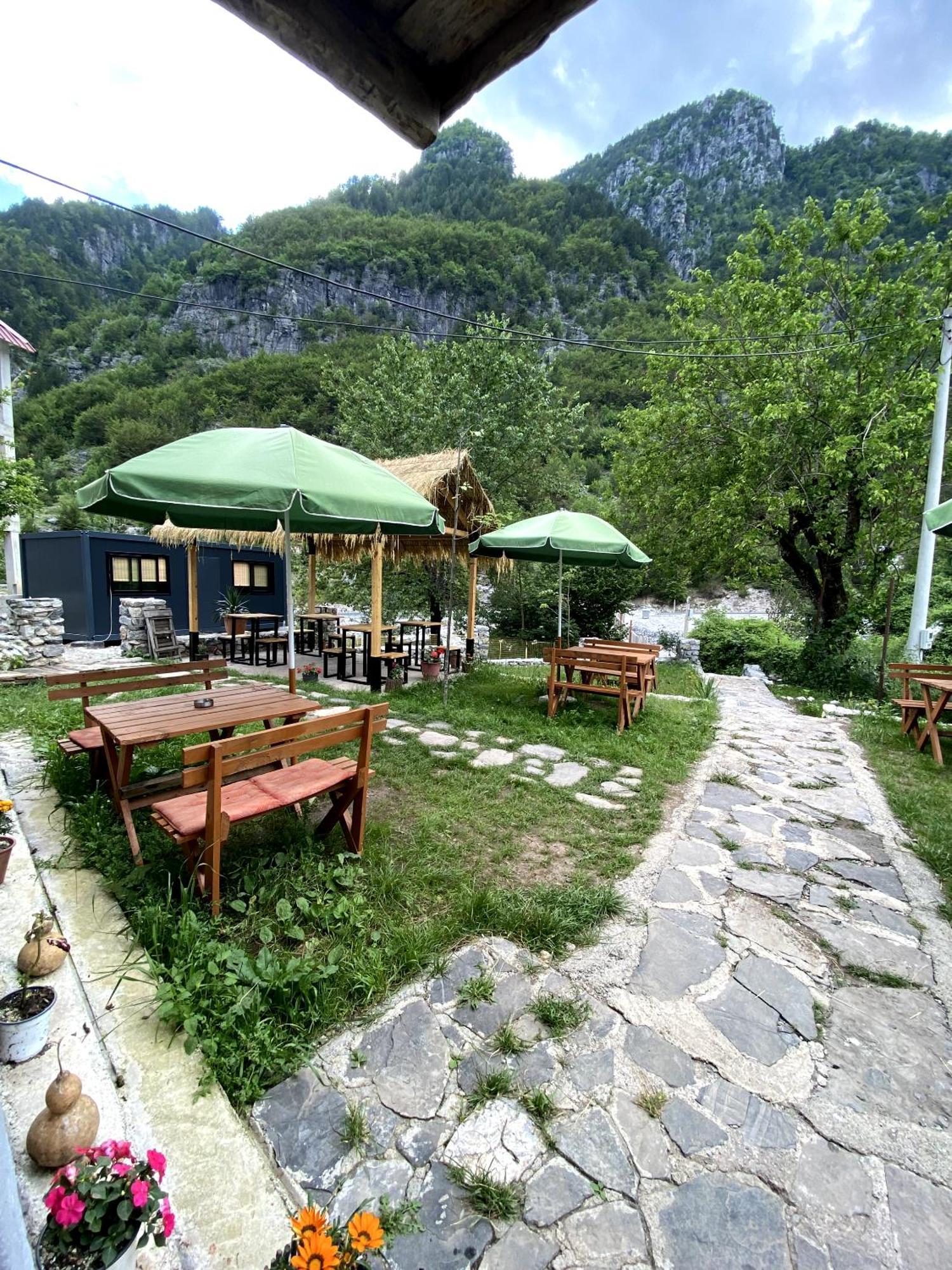 Guesthouse Kujtimi เธทธ์ ภายนอก รูปภาพ