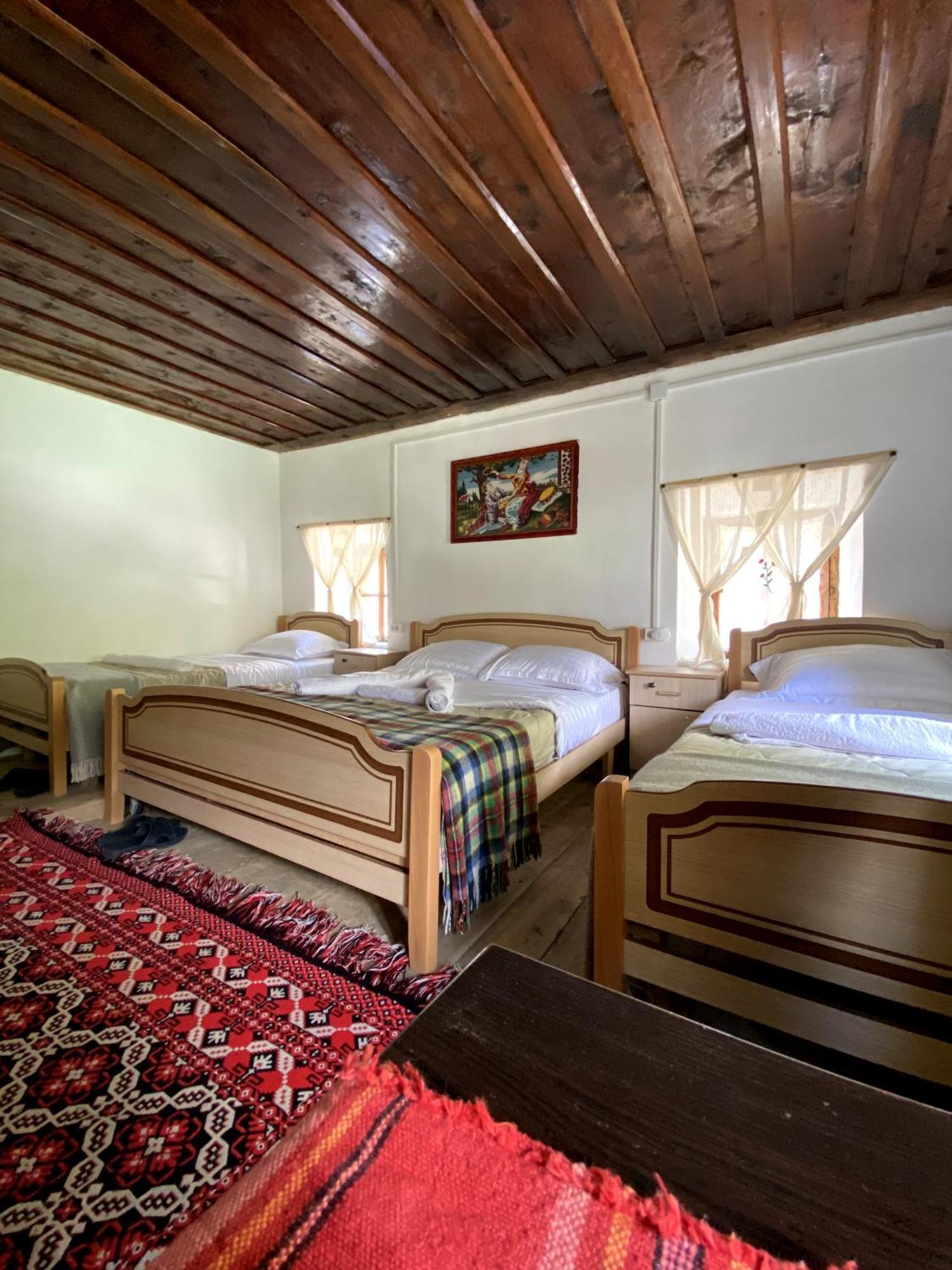 Guesthouse Kujtimi เธทธ์ ภายนอก รูปภาพ